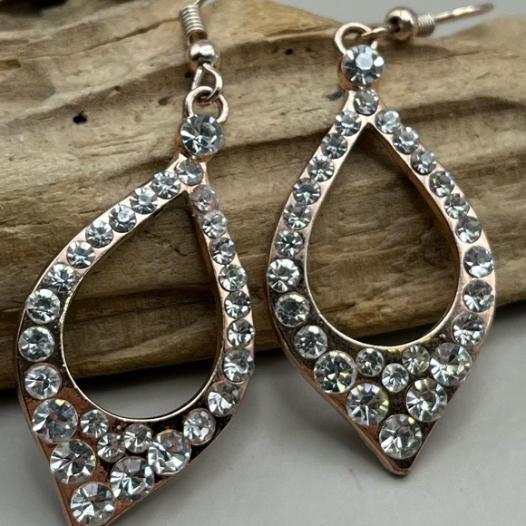 Jewelry - Elegant Crystal Teardrop Earrings